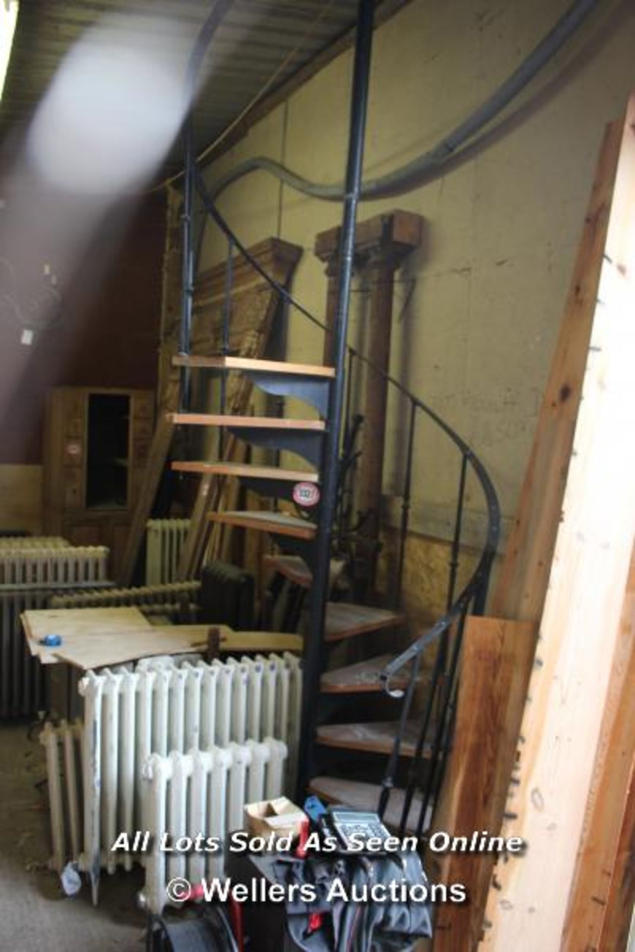 *METAL SPIRAL STAIRCASE WITH ELEVEN TREADS, COMPLETE WITH HANDRAIL - Image 2 of 4