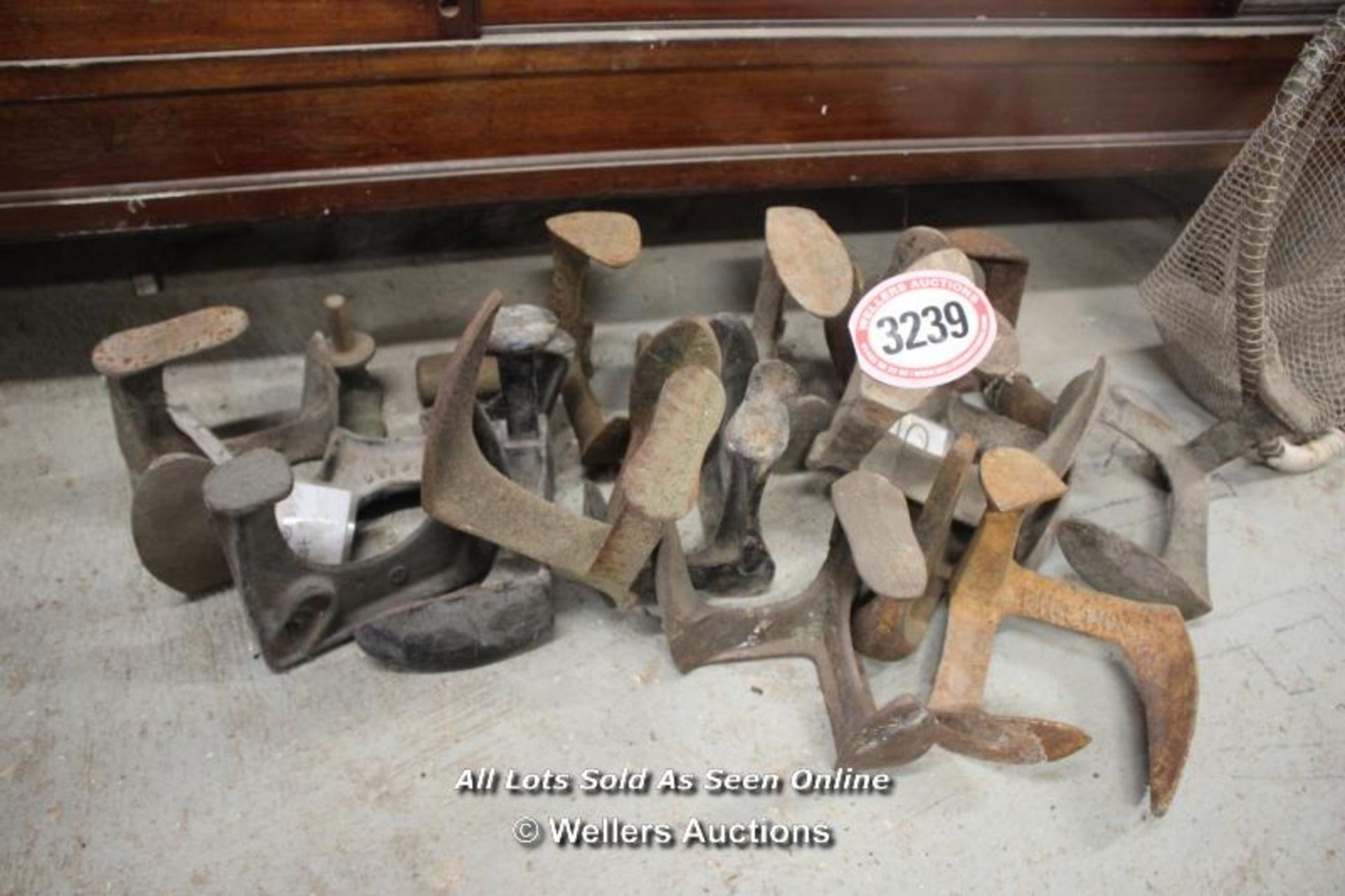 *LARGE QUANTITY OF CAST IRON COBBLERS LASTS - Image 2 of 2