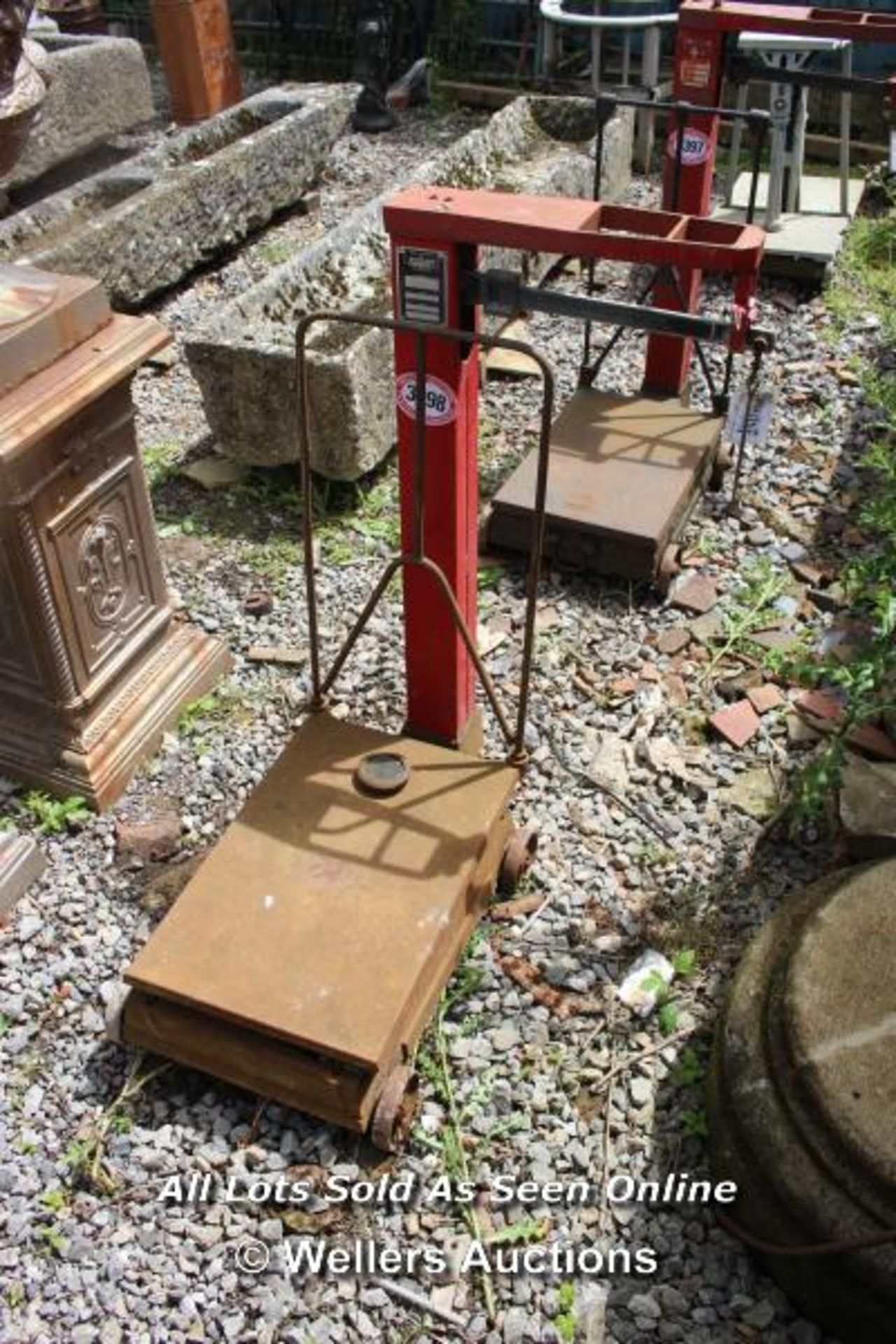 *AVERY VINTAGE PLATFORM WEIGHING SCALES