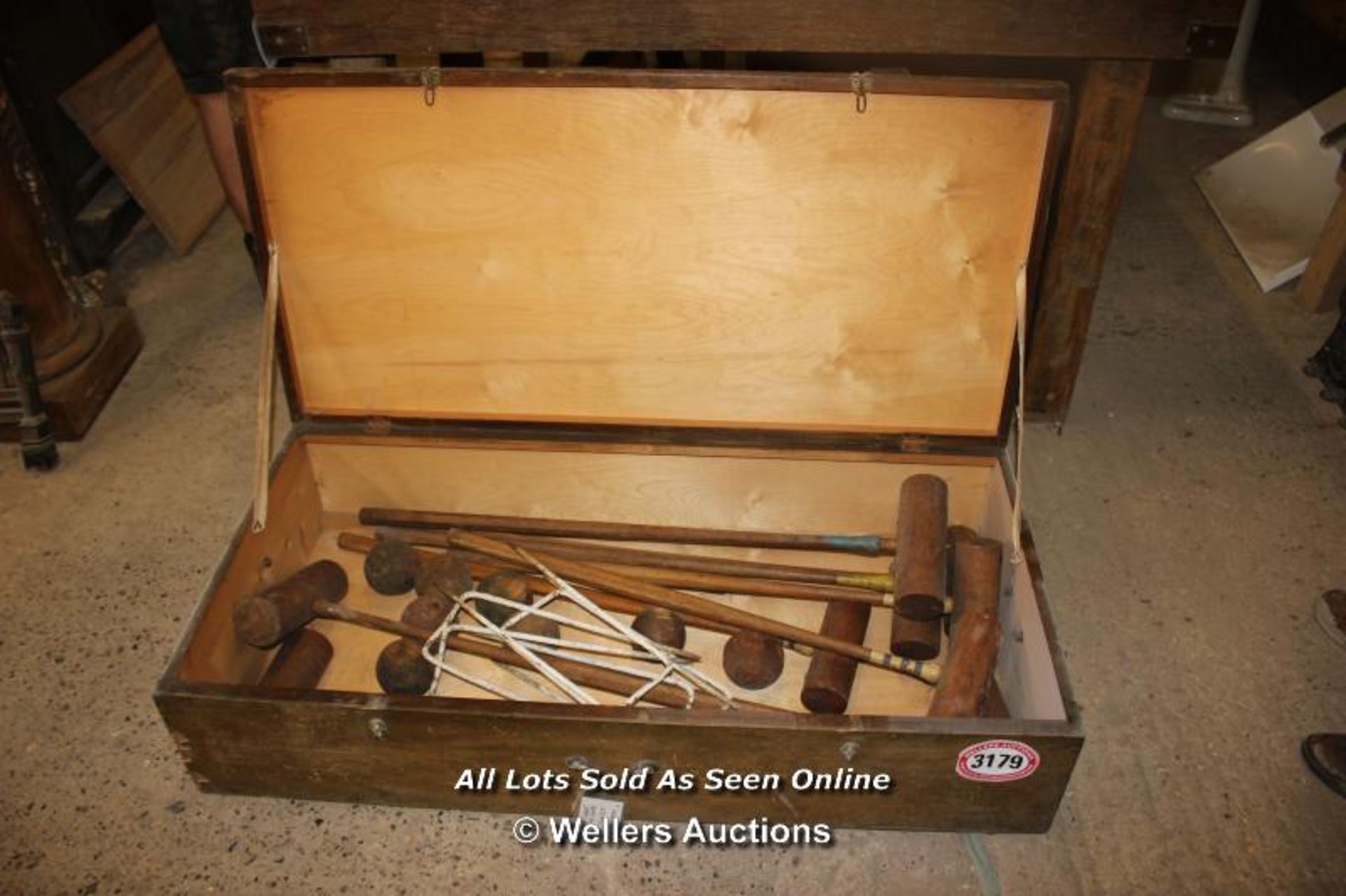 *ANTIQUE CROQUET SET IN WOODEN TRUNK