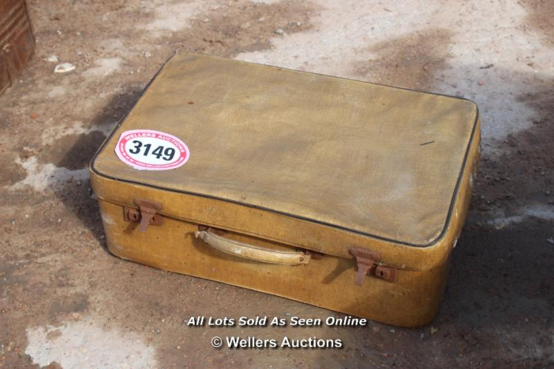 *VINTAGE SUITCASE