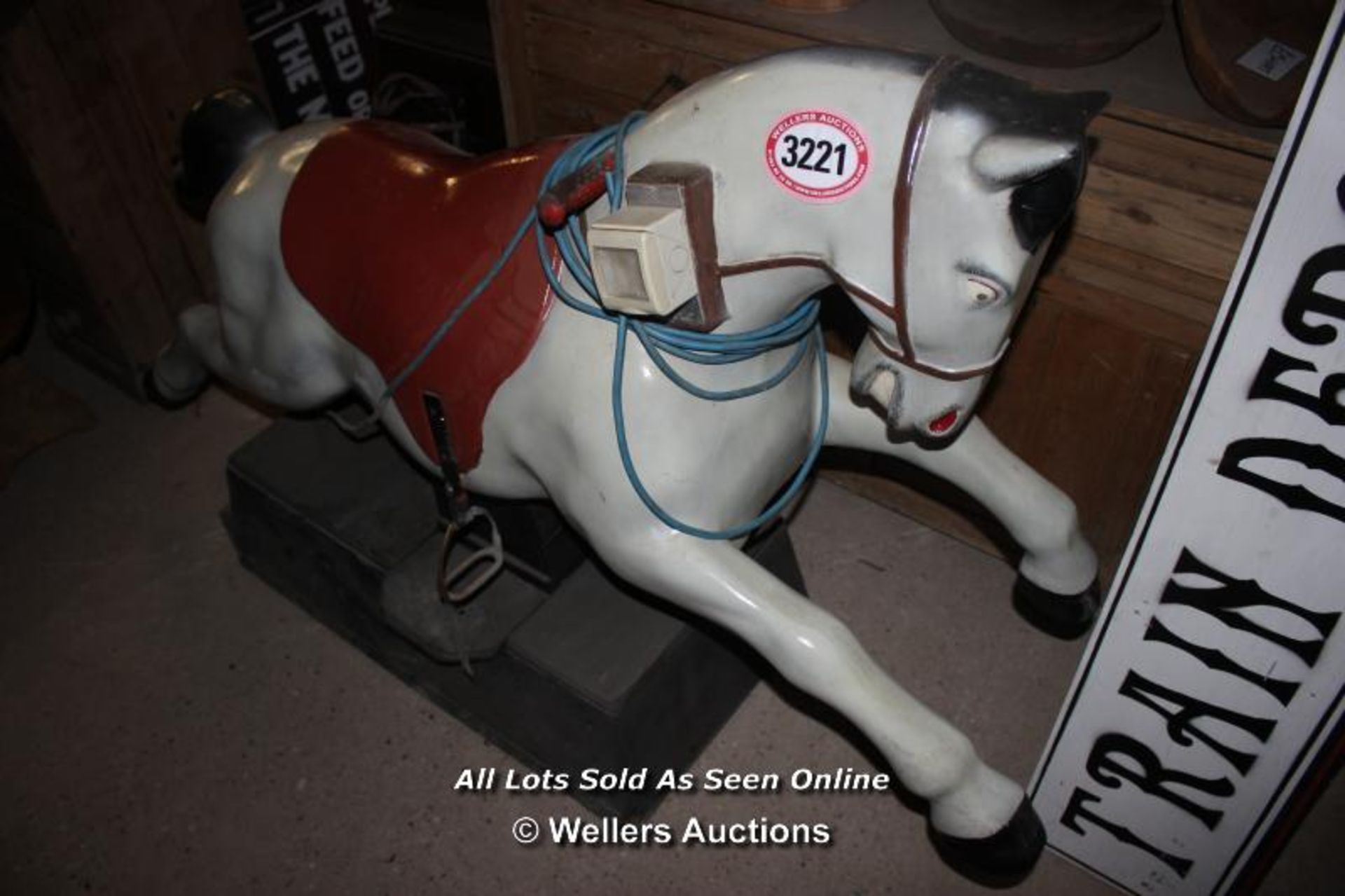 *MECHANICAL FAIRGROUND HORSE IN WORKING ORDER