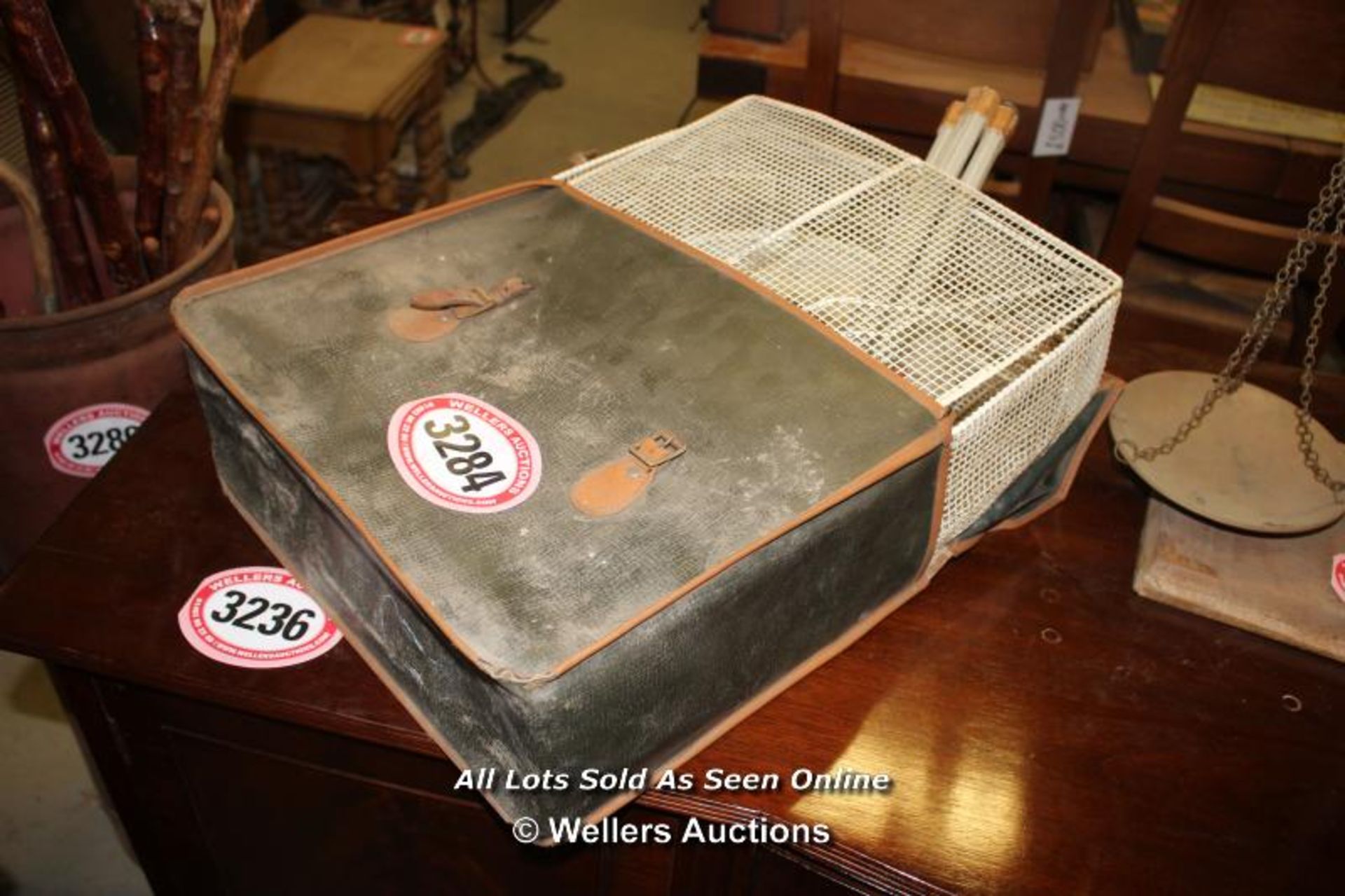 *CASED AVON FISHING WEIGHING SCALES - Image 2 of 3