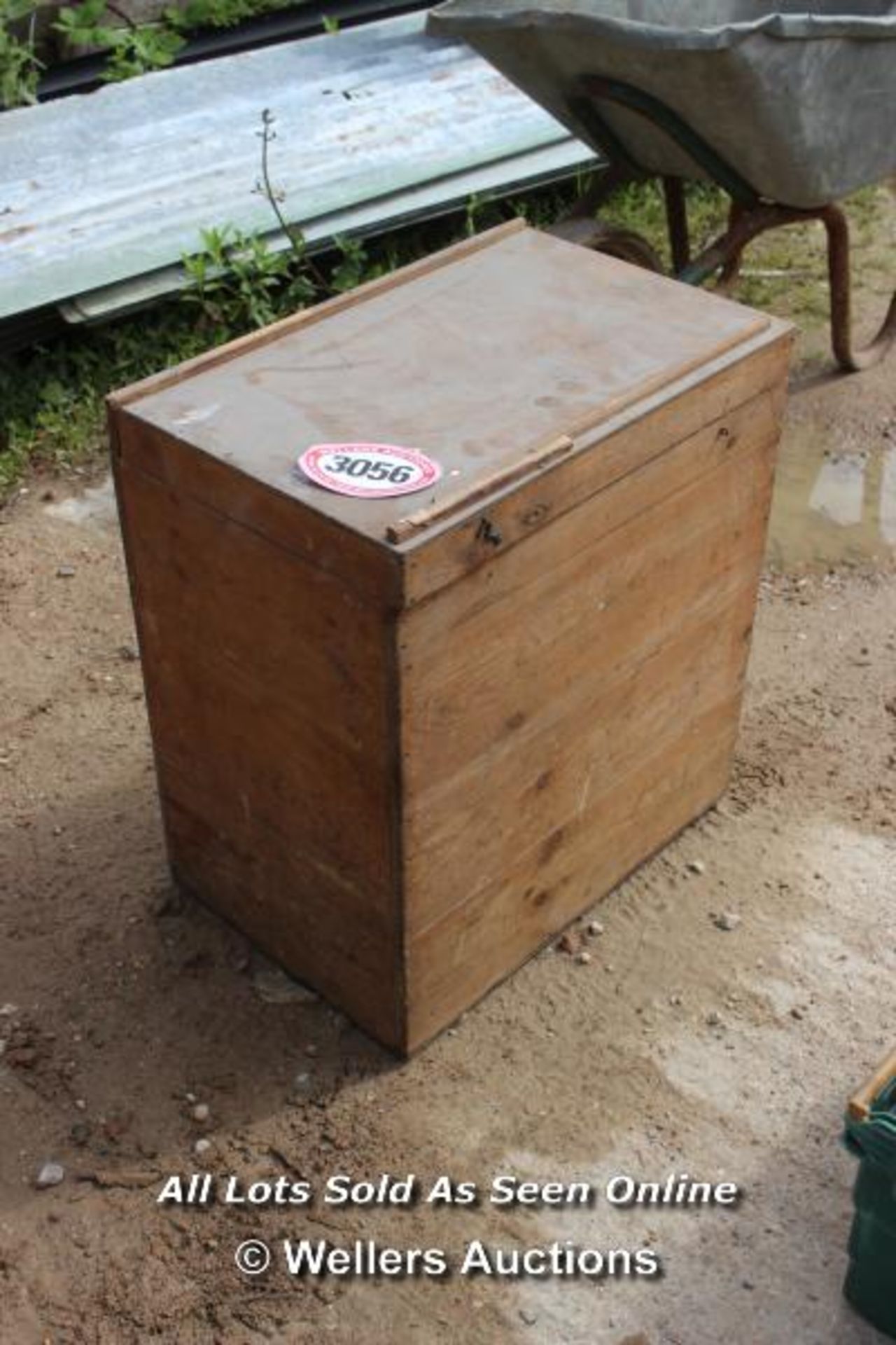 *WOODEN CRATE AND ITS CONTENTS INCLUDING VINTAGE PLANER