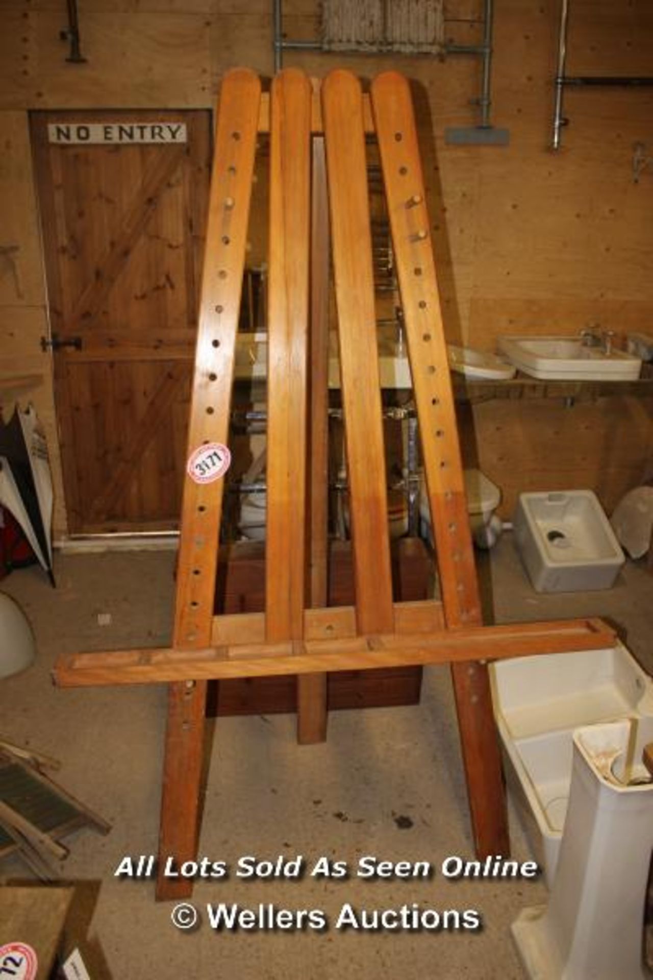 *LARGE WOODEN ARTISTS EASEL