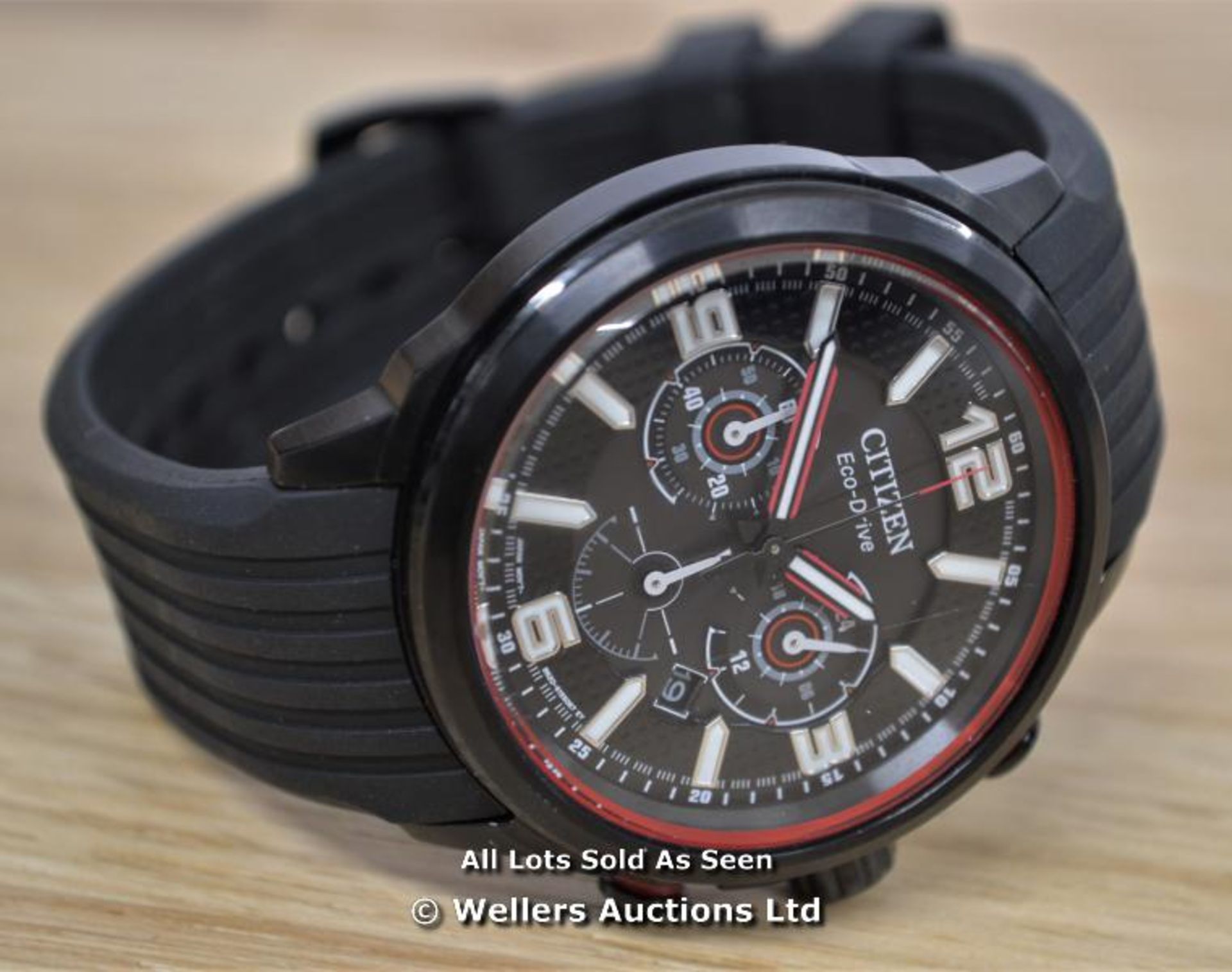 *GENTS CITIZEN ECO-DRIVE CHRONOGRAPH, QUARTZ MOVEMENT, BLACK HALF ARABIC HALF BATTON HOBNAIL EFFECT