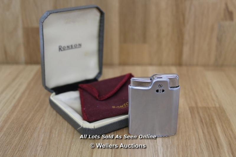 THREE ASSORTED LIGHTERS INCLUDING RONSON VARAFLAME ELECTRONIC 30, RONSON FLINT LIGHTER AND ZIPPO - Image 4 of 8