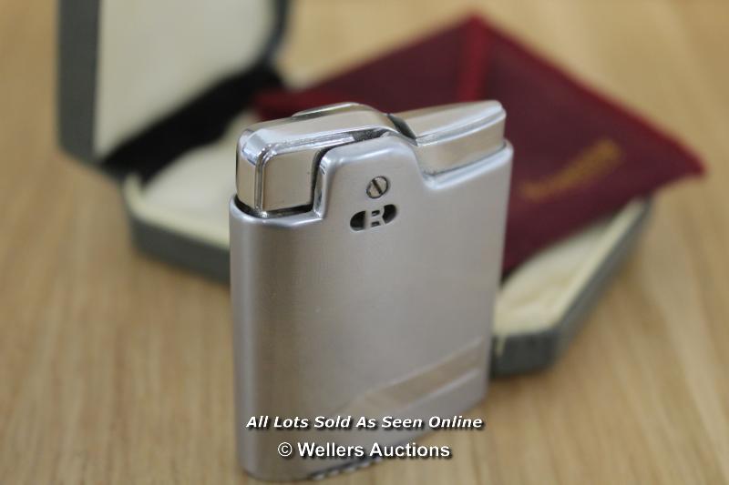 THREE ASSORTED LIGHTERS INCLUDING RONSON VARAFLAME ELECTRONIC 30, RONSON FLINT LIGHTER AND ZIPPO - Image 6 of 8