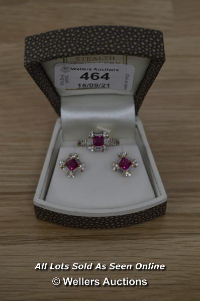 LADIES SYNTHETIC RUBY AND CUBIC ZERCONIA SET RING AND MATCHING EARRINGS, 9CT YELLOW GOLD, ROUND - Image 2 of 3