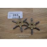 MECHANICAL VINTAGE STEEL AND BRASS CLOCK KEYS, SMALL.