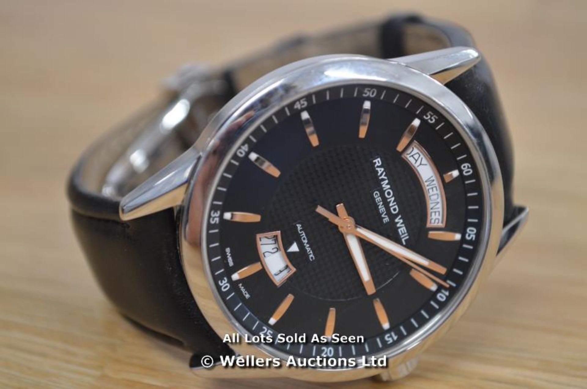 *GENTS RAYMOND WEIL FREELANCER, AUTOMATIC MOVEMENT, BLACK HOBNAIL DIAL WITH ROSE COLOURED HOUR