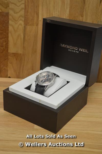 *GENTS RAYMOND WEIL FREELANCER, AUTOMATIC DAY DATE CHRONOGRAPH WITH SILVER DIAL IN GOLD ACCENTS, - Image 5 of 5