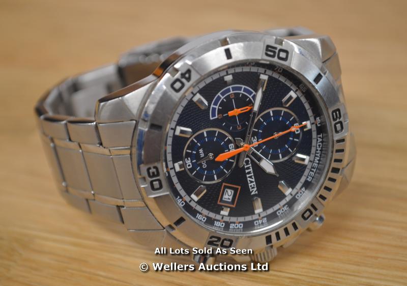 *GENTS CITIZEN CHRONORAPH, QUARTZ MOVEMENT, BLUE TEXTURED BATTON DIAL WITH ORANGE ACCENTS AND DATE