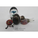 SELECTION OF 3X DECROTIVE BLOWN GLASS PAPER WEIGHTS, AND 1X STONE EGG PAPER WEIGHT