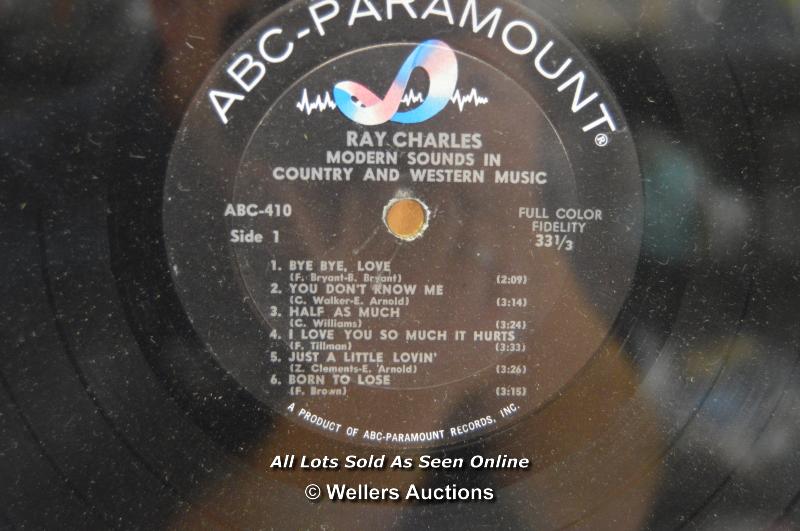 RAY CHARLES "MODERN SOUNDS IN COUNTERY AND WESTERN MUSIC" SIGNED AND MOUNTED WITH CERTIFICATE - Image 3 of 4