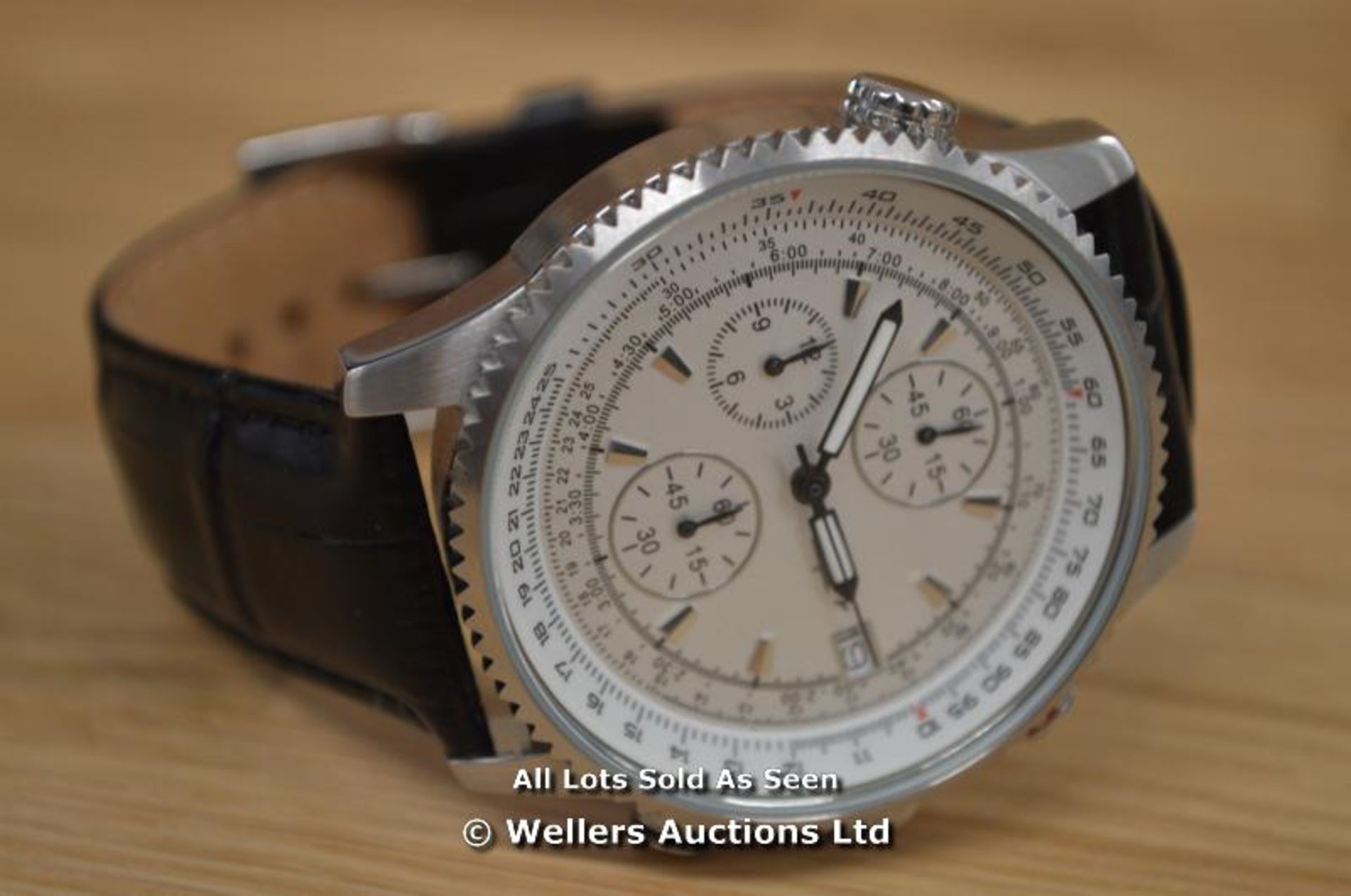 *GENTS ROTARY STEEL CHRONOGRAPH ,SILVER BATTON DIAL WITH DATE,QUARTZ MOVEMENT, BLACK LEATHER PIN