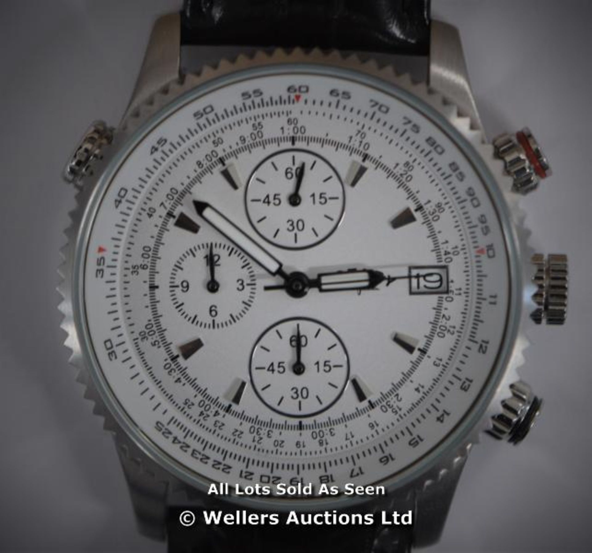 *GENTS ROTARY STEEL CHRONOGRAPH ,SILVER BATTON DIAL WITH DATE,QUARTZ MOVEMENT, BLACK LEATHER PIN - Image 3 of 5