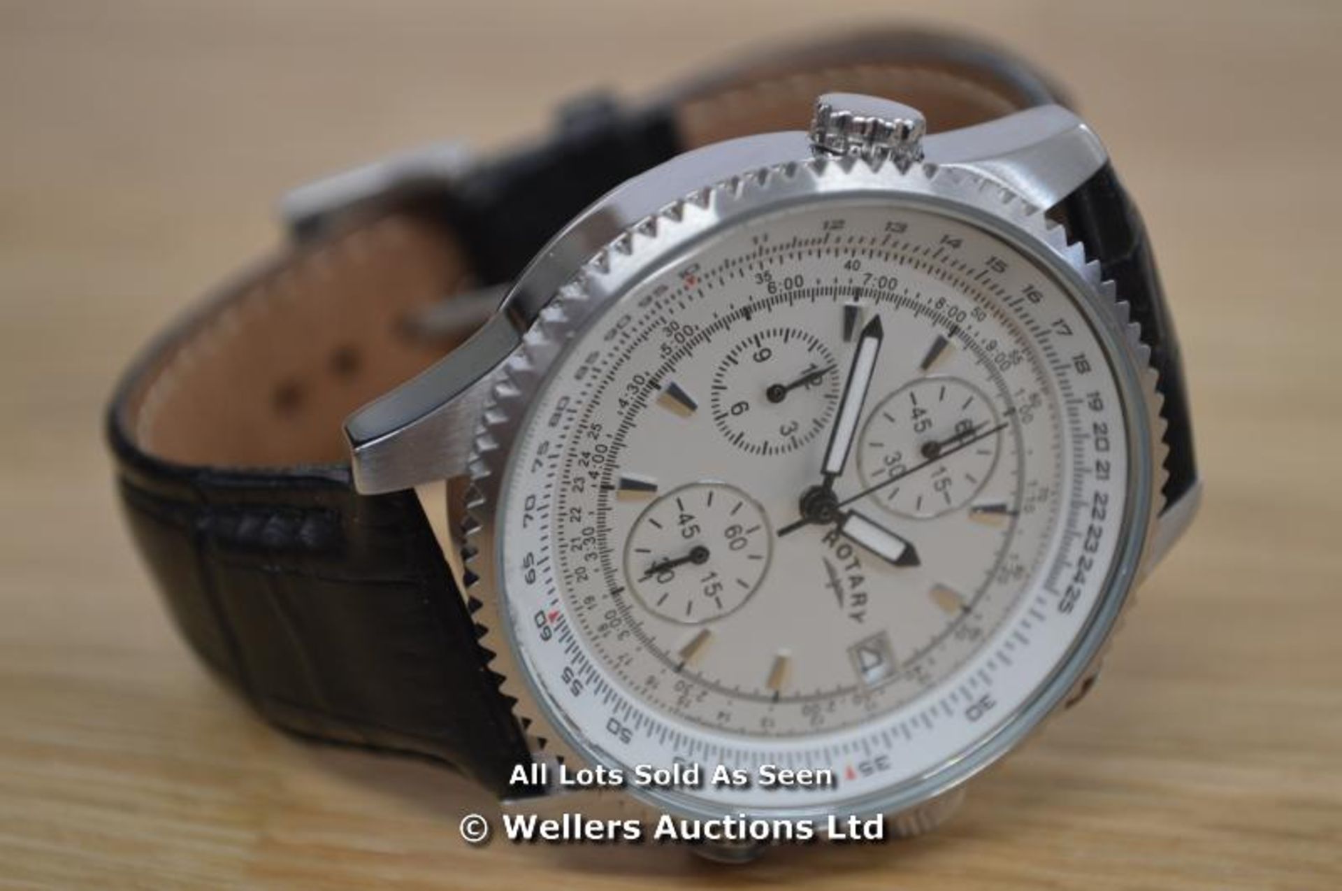 *GENTS ROTARY STEEL CHRONOGRAPH ,SILVER BATTON DIAL WITH DATE,QUARTZ MOVEMENT, BLACK LEATHER PIN