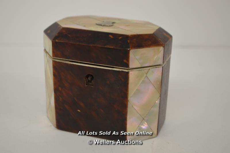 *VERY PRETTY ORIGINAL ANTIQUE FAUX TORTOISESHELL AND MOTHER OF PEARL TEA CADDY / 9.5CM HIGH, WITHOUT