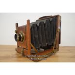 *UNBRANDED MAHOGANY CAMERA WITH LENS, [LQD215]