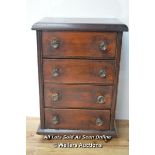 *VICTORIAN MINIATURE MAHOGANY CHEST OF DRAWERS (APPRENTICE PIECE) 45 X 27.5 X 19CM [LQD215]