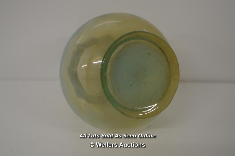 *SMALL 19TH CENTURY IRIDESCENT URANIUM GREEN GLASS VASE [LQD214] - Image 3 of 3