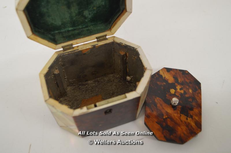 *VERY PRETTY ORIGINAL ANTIQUE FAUX TORTOISESHELL AND MOTHER OF PEARL TEA CADDY / 9.5CM HIGH, WITHOUT - Image 3 of 4