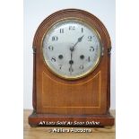 *MAHOGANY DOME TOP WESTMINSTER CHIME MANTLE CLOCK / IN WORKING ORDER WITH KEY [LQD215]