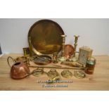 A LARGE QUANTITY OF BRASS & COPPER WARE INCLUDING TRAY, CANDLESTICKS, WATERING CANS AND HORSE