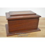 *SMALL MAHOGANY WOODEN TABLE TOP BOX WITH OAK INSERT [LQD215]