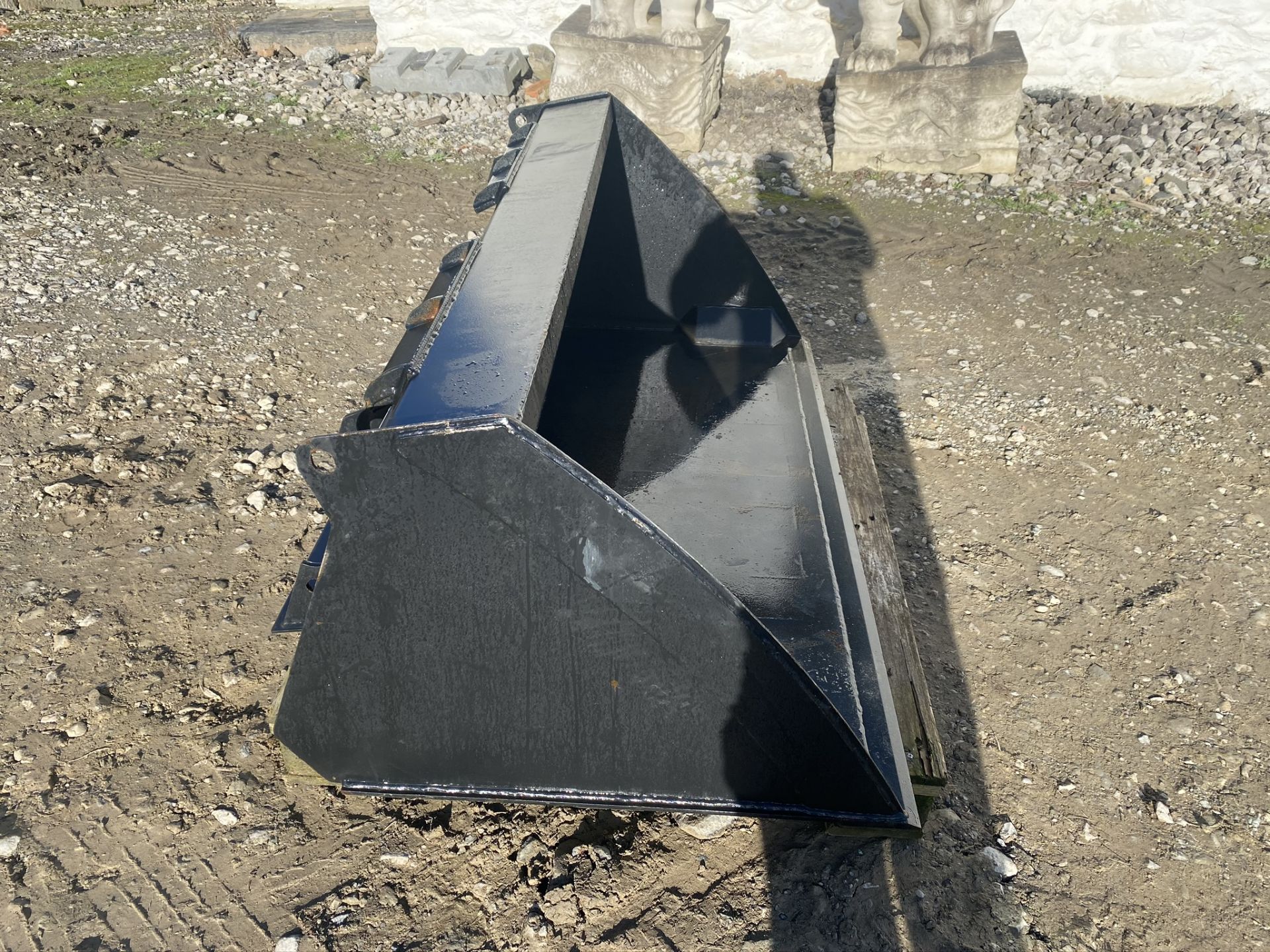 SKID STEER BUCKET - Image 2 of 5