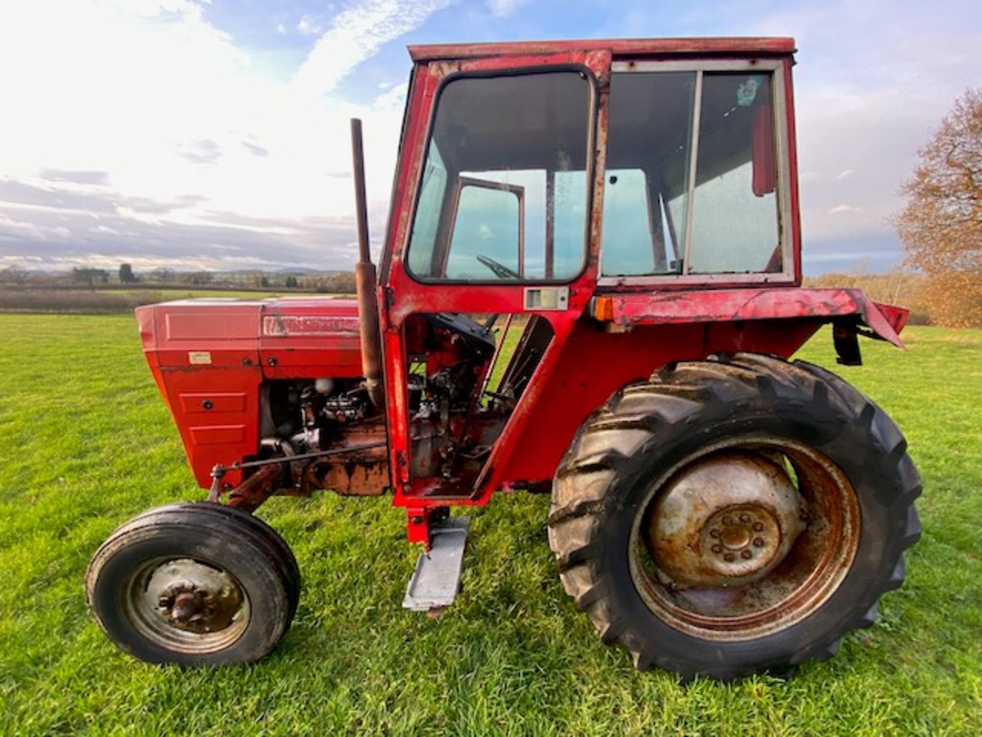 IMT 550 TRACTOR - Image 2 of 6