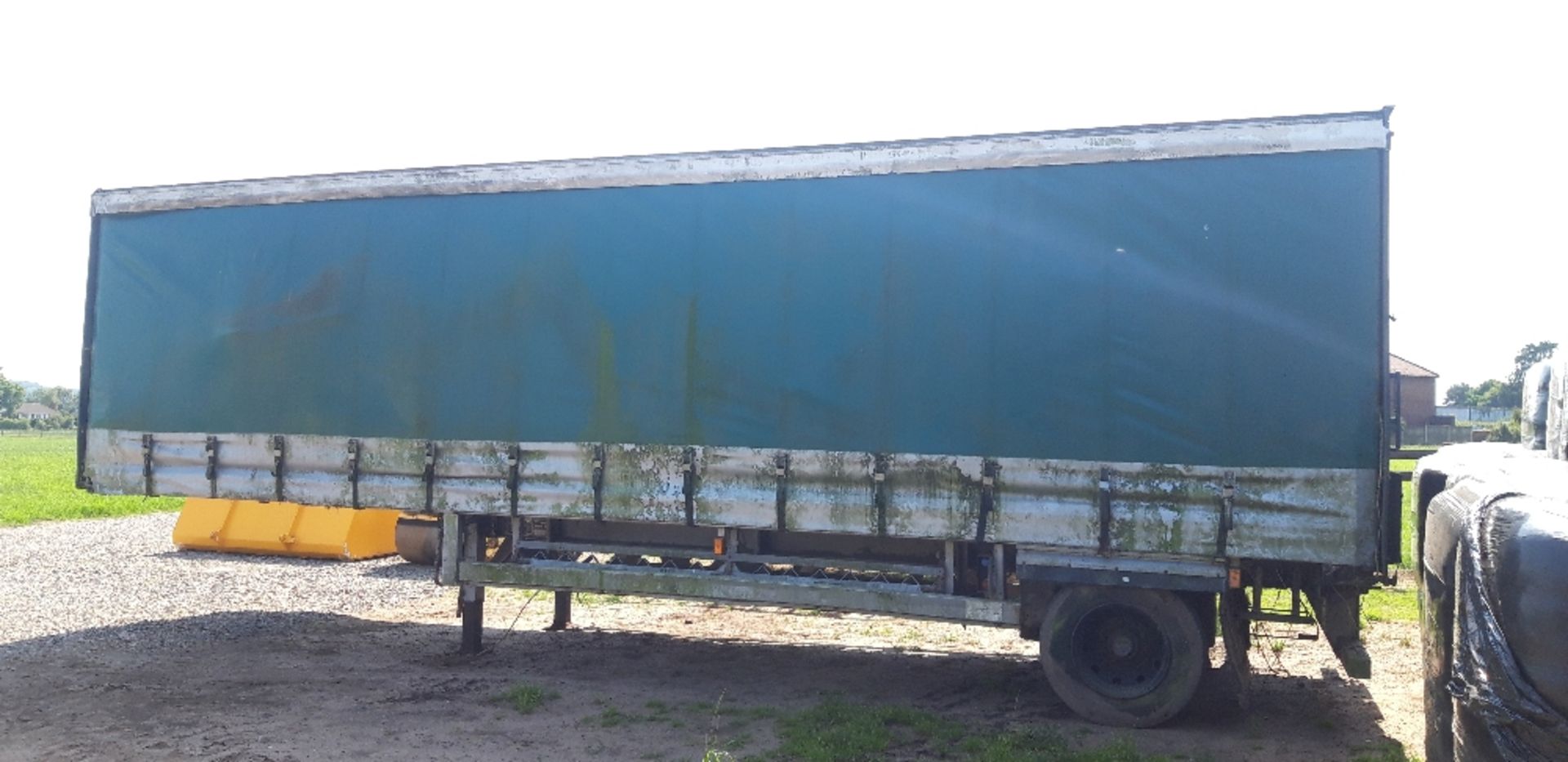 SINGLE AXLE CURTAIN SIDED TRAILER