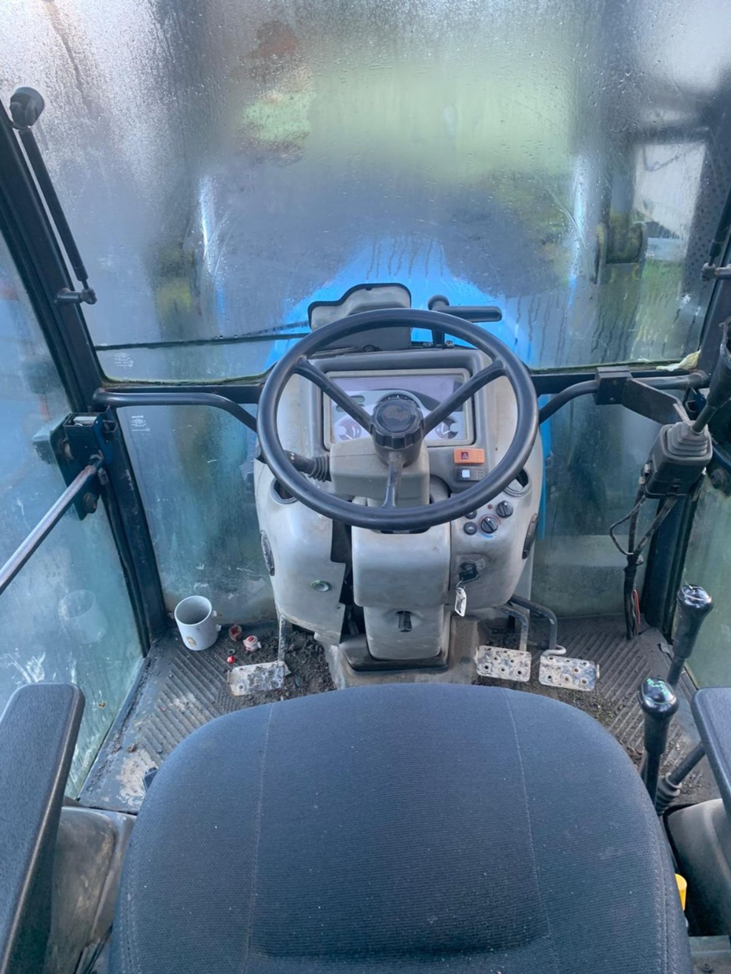 2000 LANDINI GHIBLI TRACTOR WITH LOADER . 5400 HOURS - Image 7 of 10