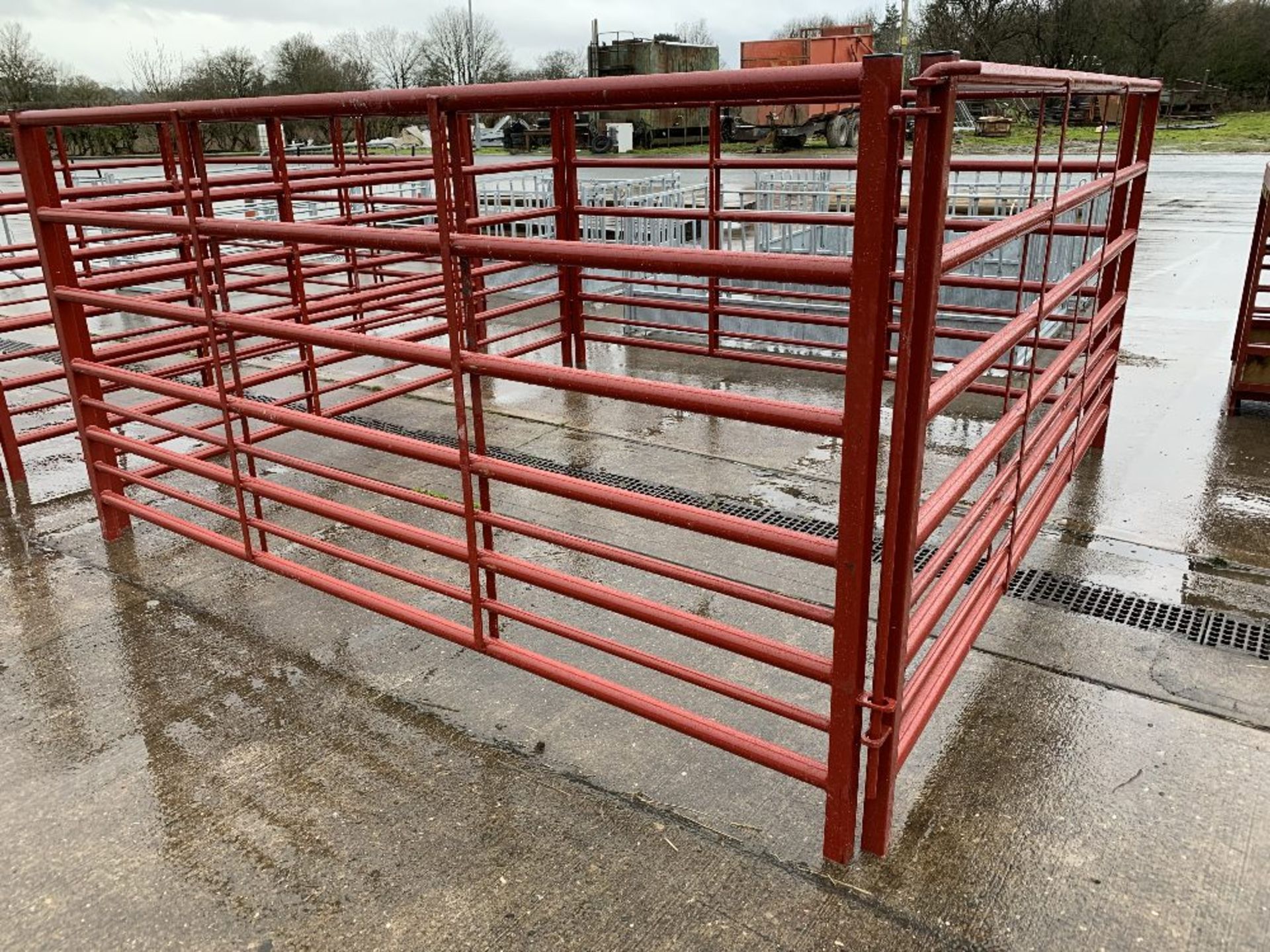 10FT RED CATTLE HURDLE