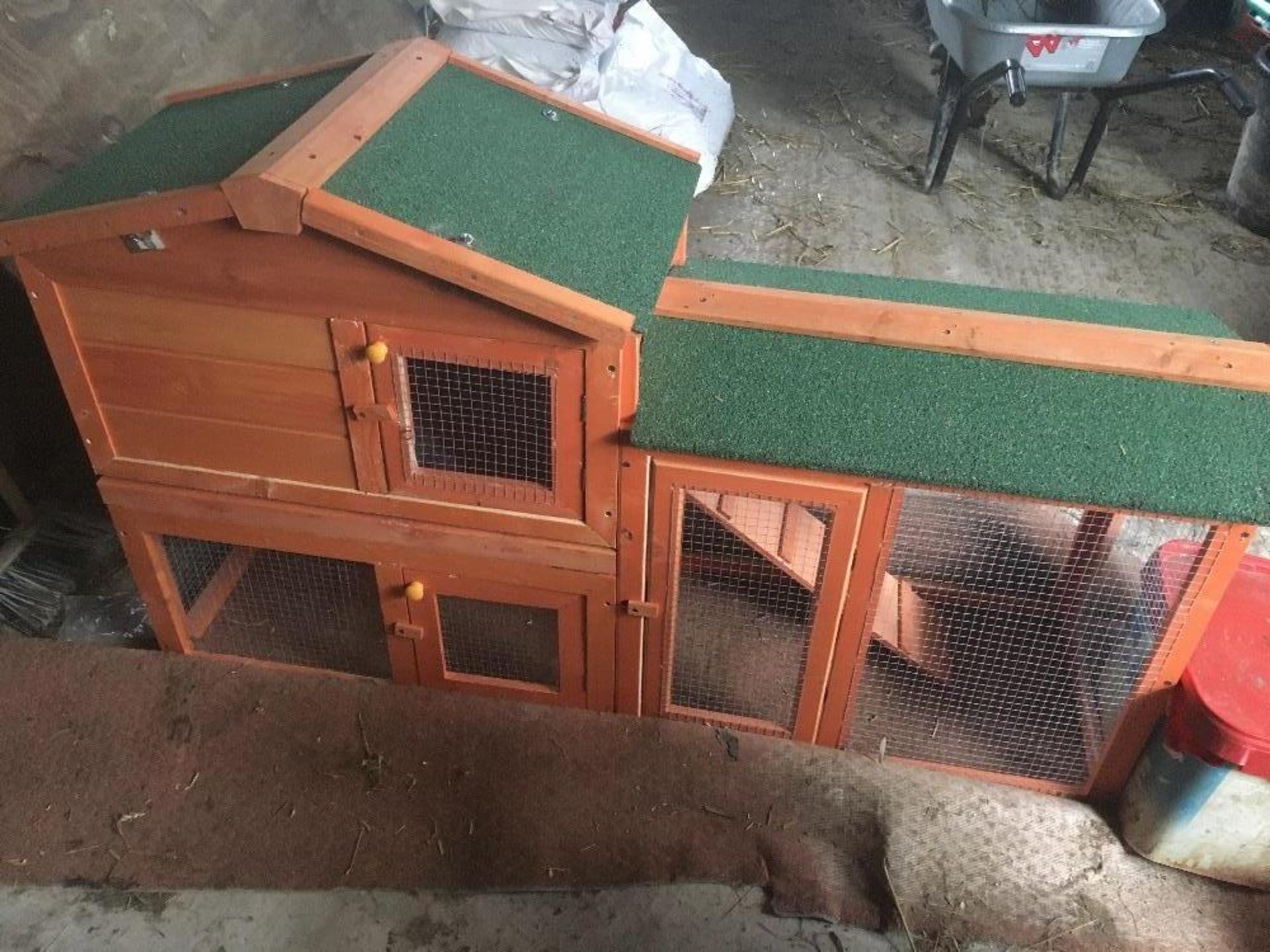 NEW RABBIT HUTCH - Image 2 of 3