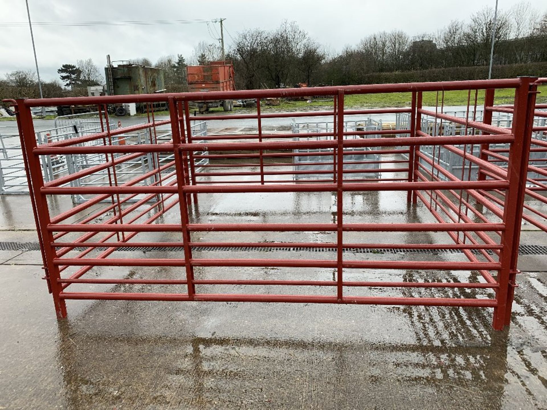 10FT RED CATTLE HURDLE