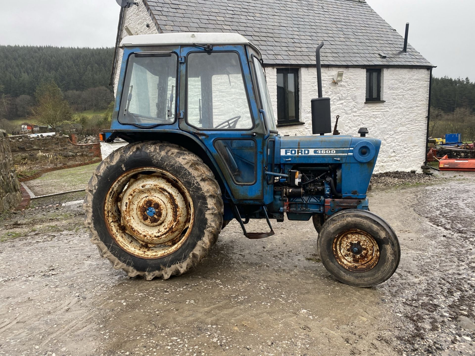 FORD 4600 TRACTOR - Image 8 of 13