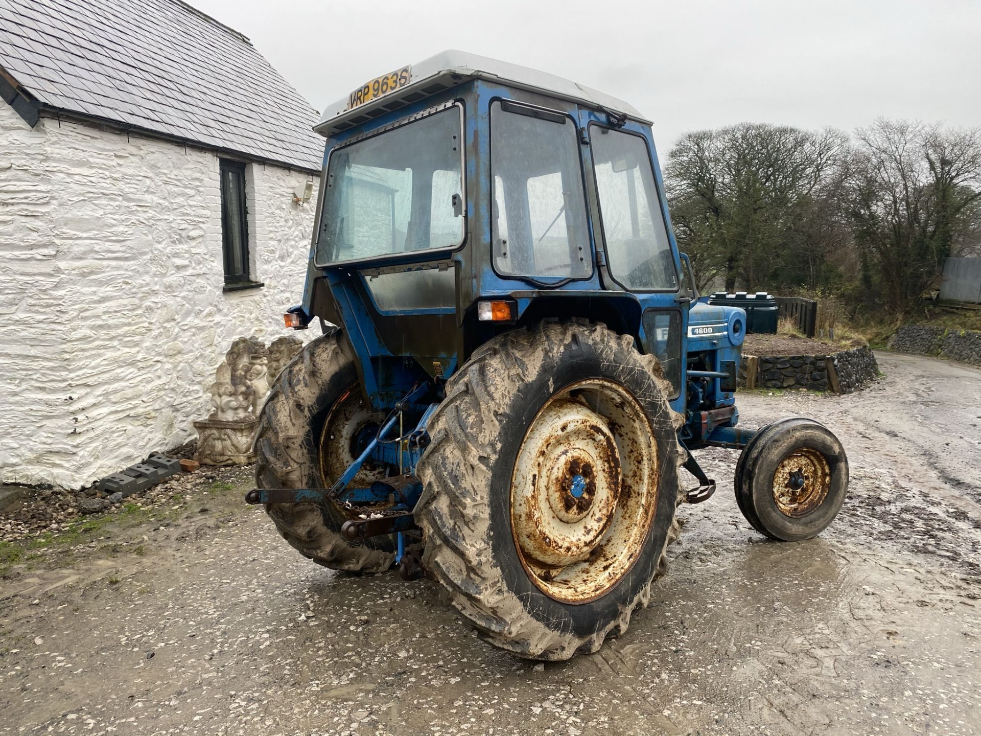 FORD 4600 TRACTOR - Image 9 of 13