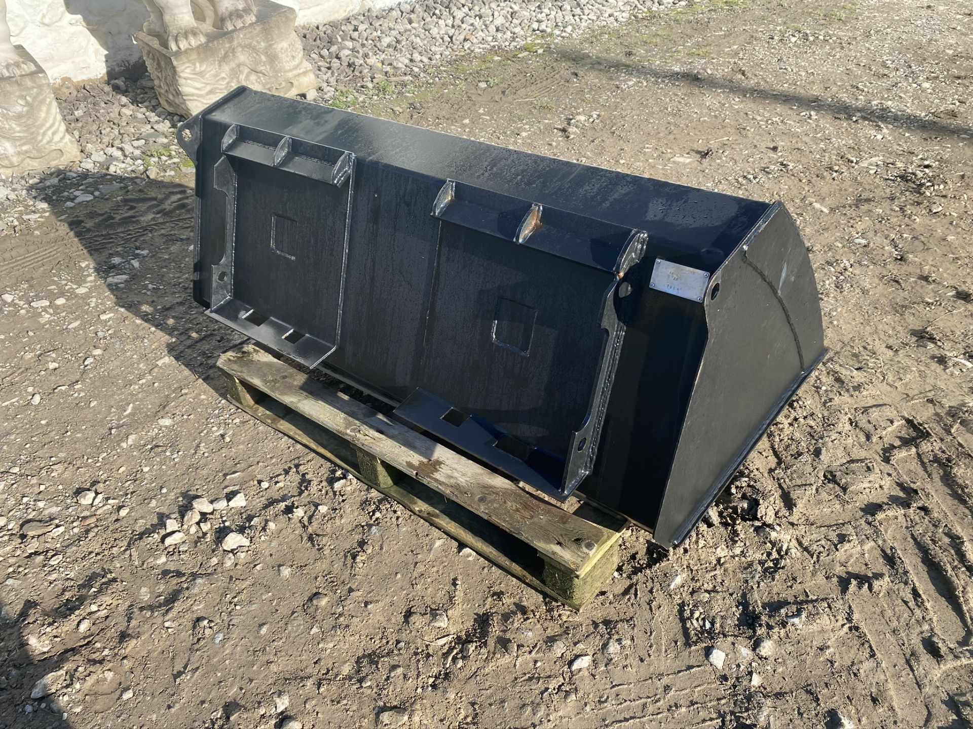 SKID STEER BUCKET - Image 3 of 5