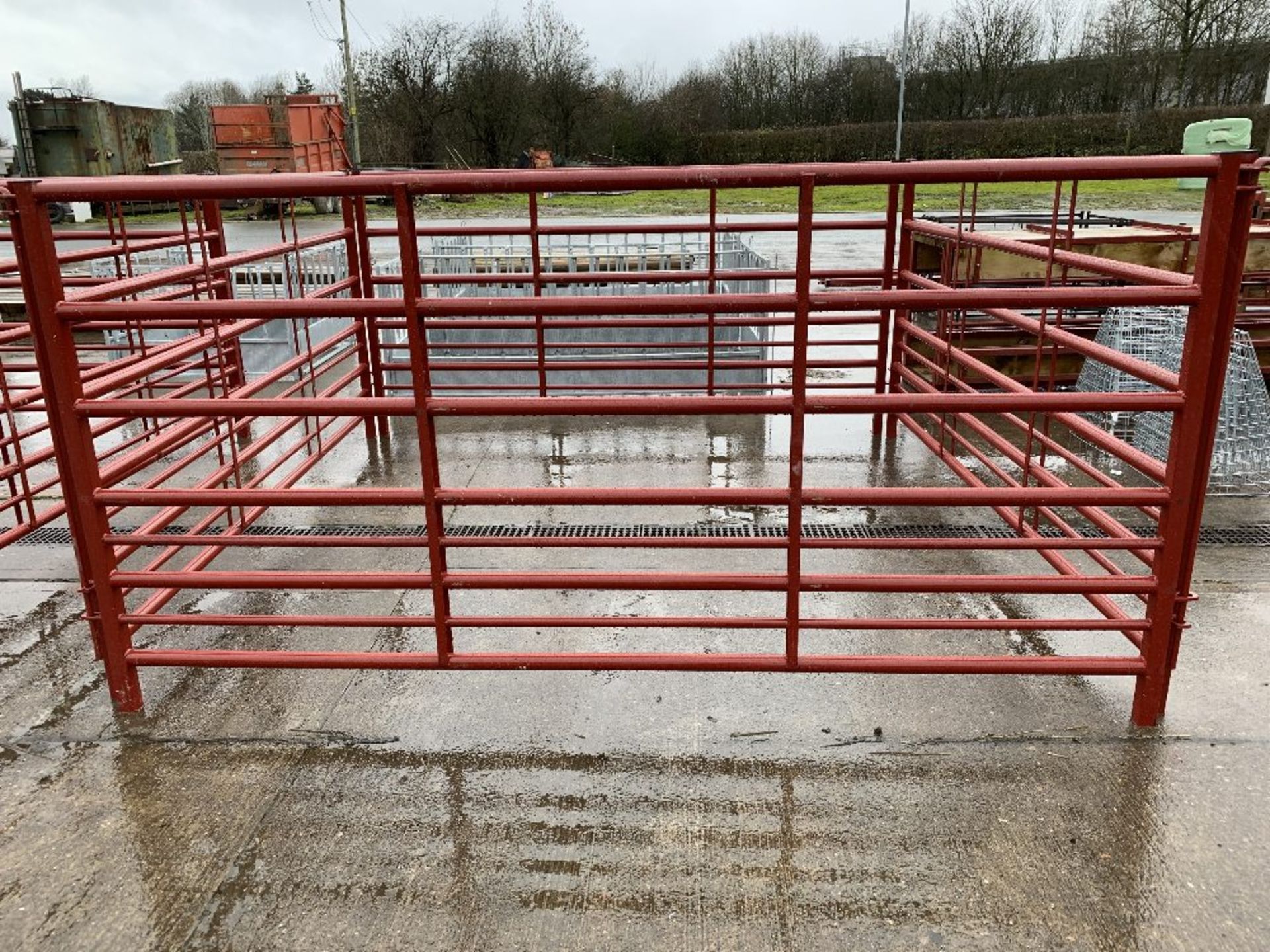 10FT RED CATTLE HURDLE