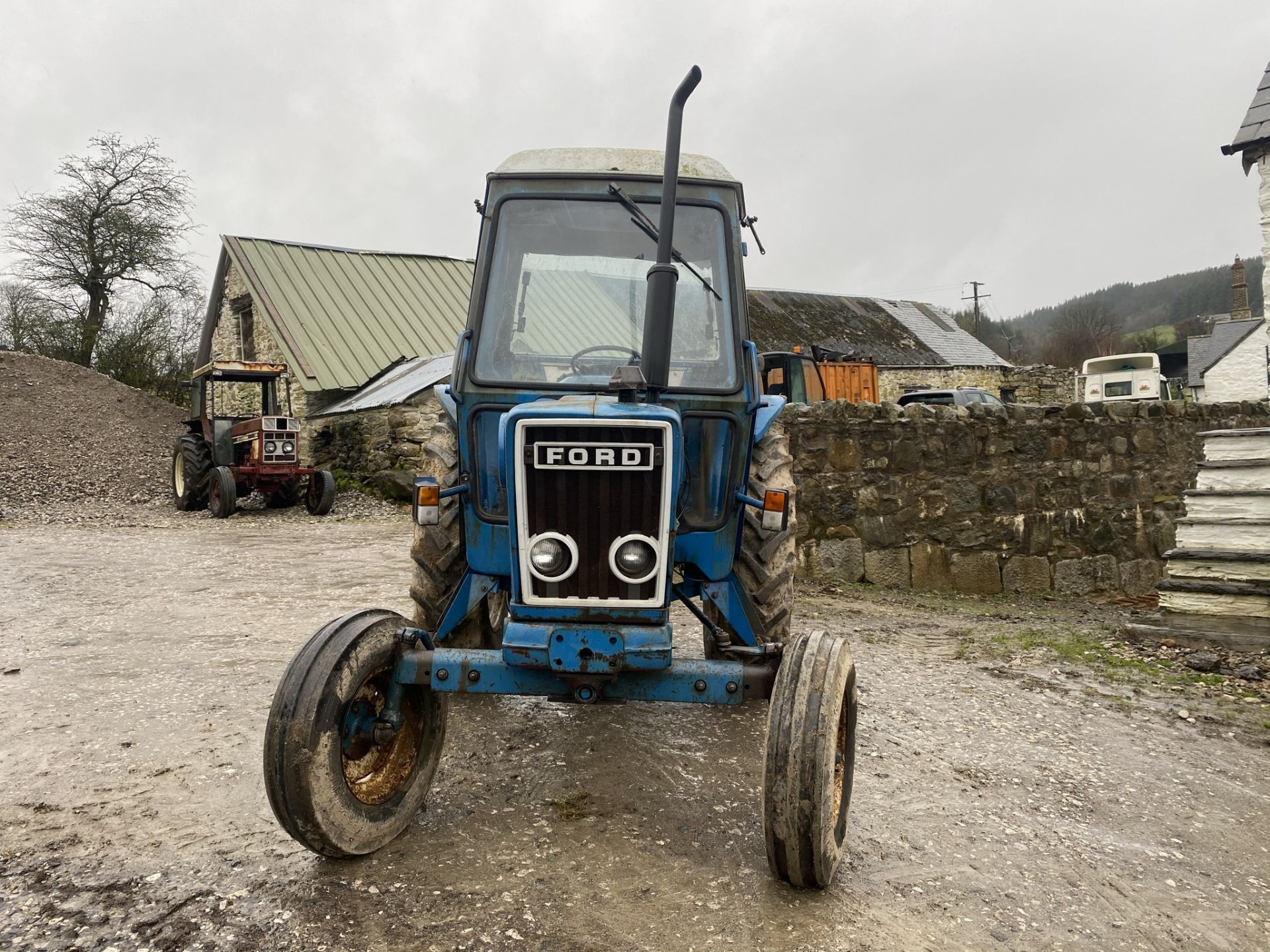 FORD 4600 TRACTOR - Image 6 of 13
