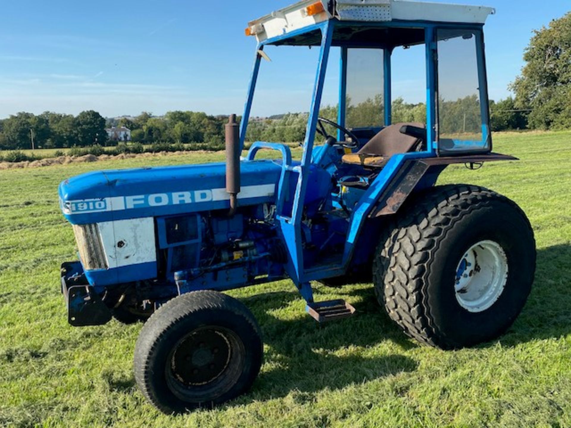 FORD 1910 COMPACT TRACTOR