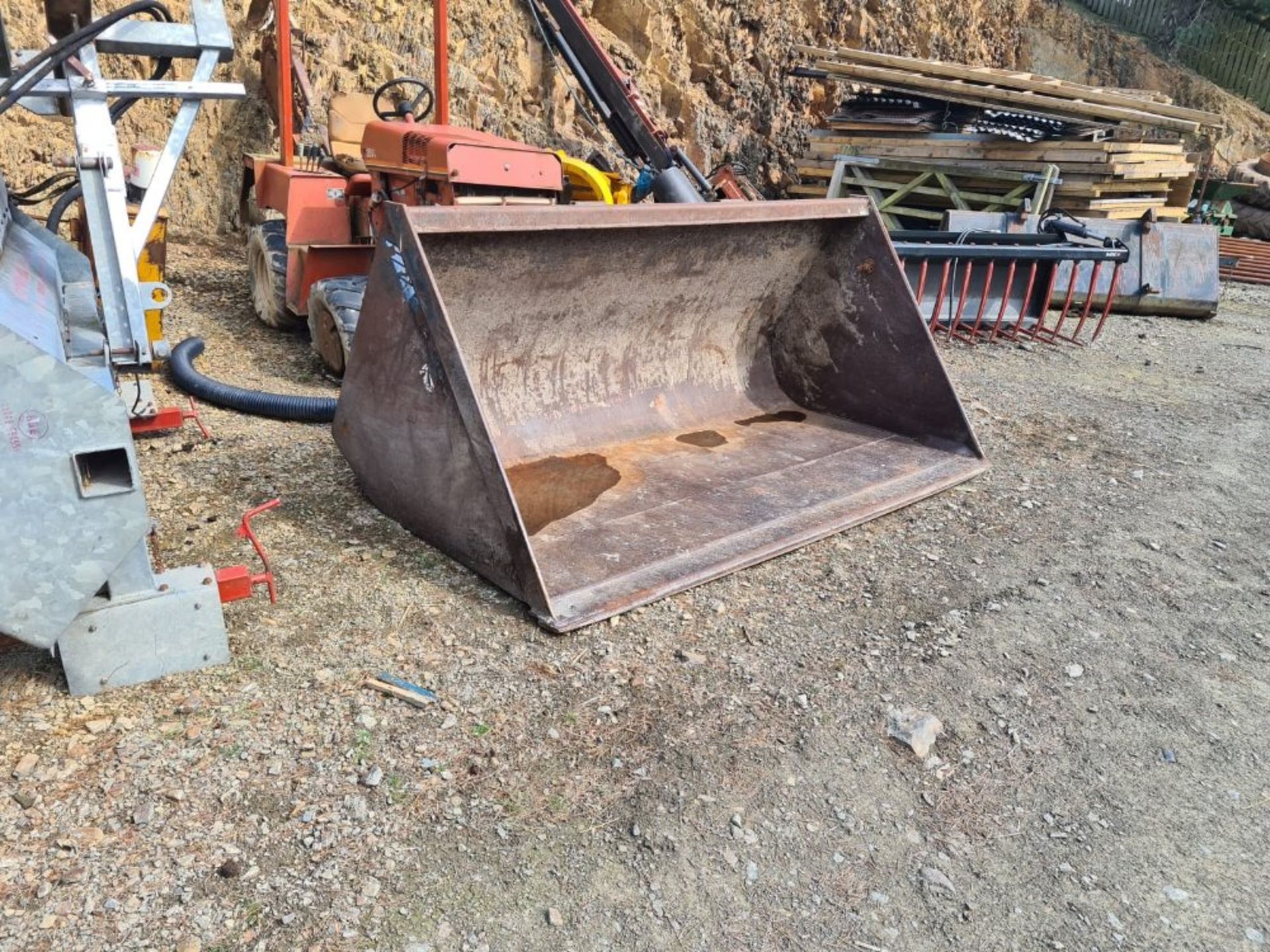 8FT GRAIN BUCKET