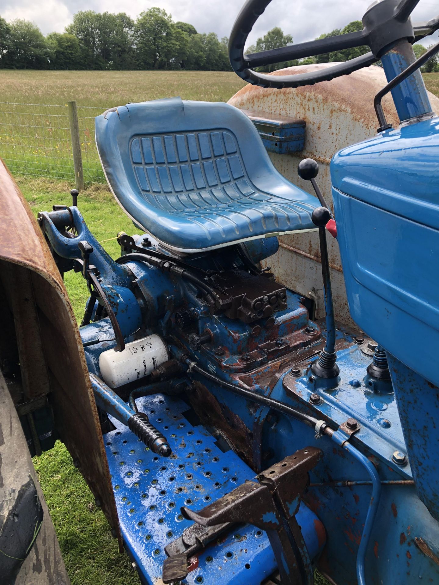 FORD 5000 TRACTOR - Image 4 of 8