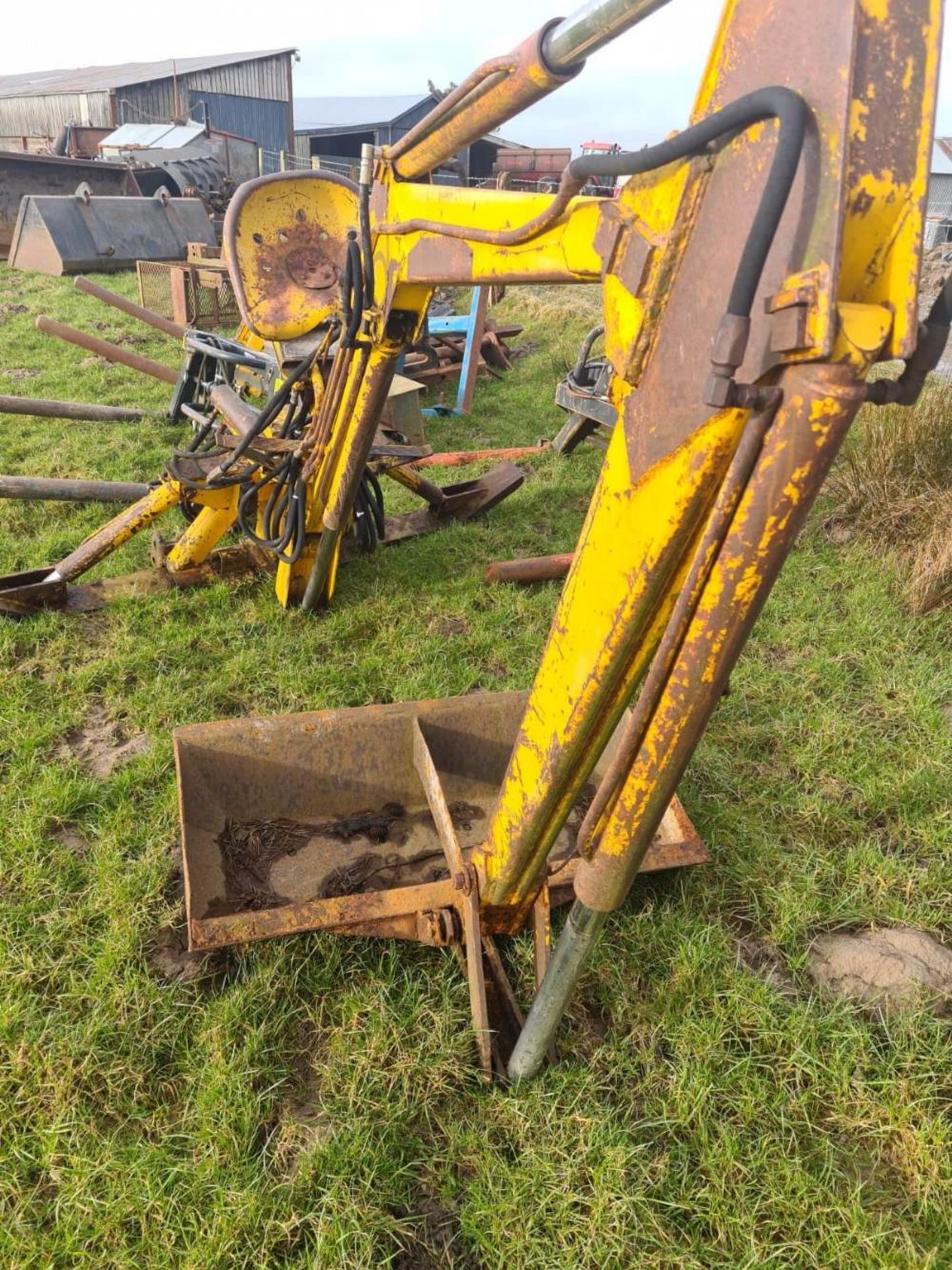 3 PT LINKAGE REAR DIGGER WITH 2 BUCKETS - Image 2 of 3