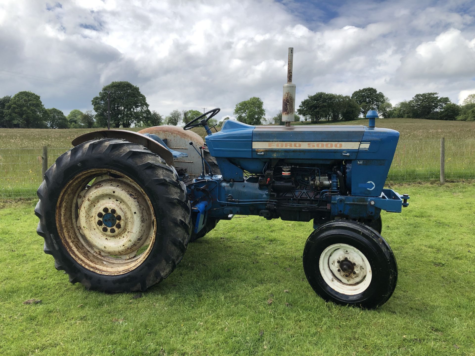 FORD 5000 TRACTOR - Image 2 of 8