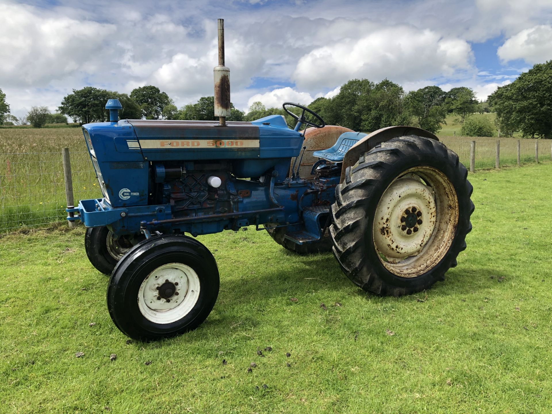 FORD 5000 TRACTOR - Image 6 of 8