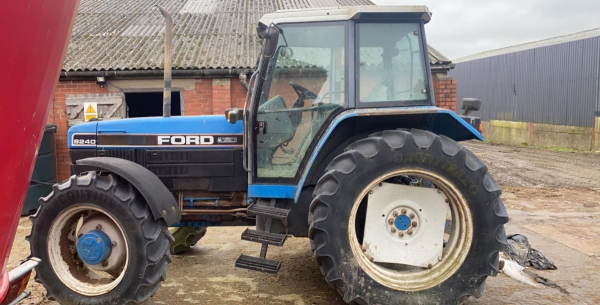 FORD 8240 TRACTOR