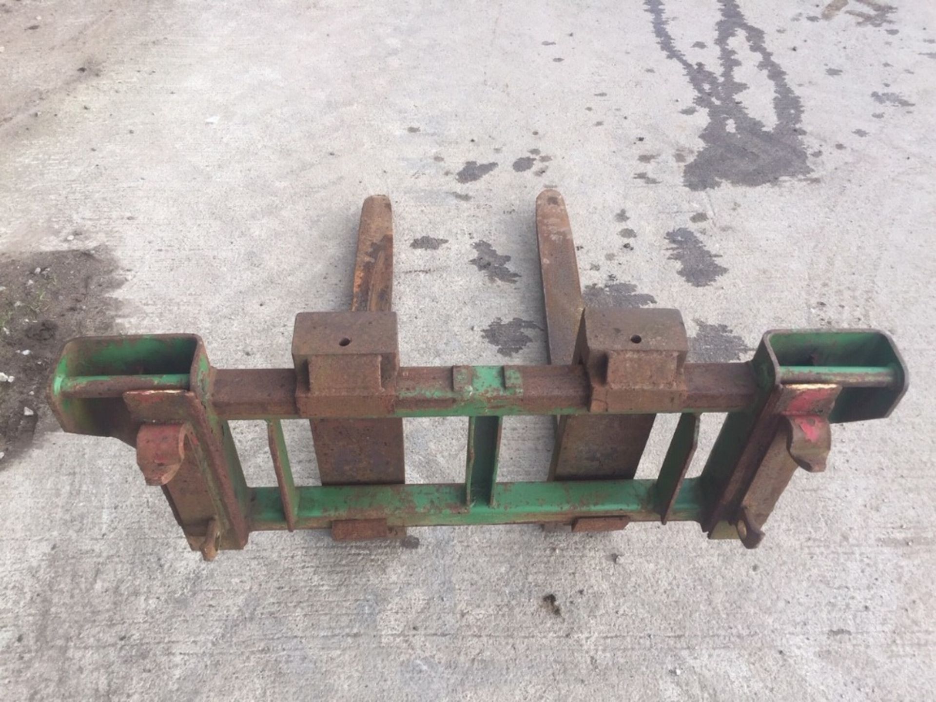 LOADER PALLET FORKS WITH QUICKIE BRACKET - Image 2 of 4